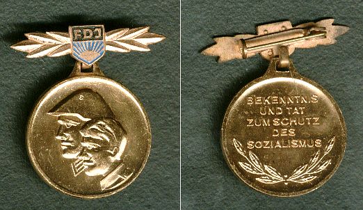 bronze ungetragen Bestenabzeichen Kampfgruppe 3 Stück gold silber